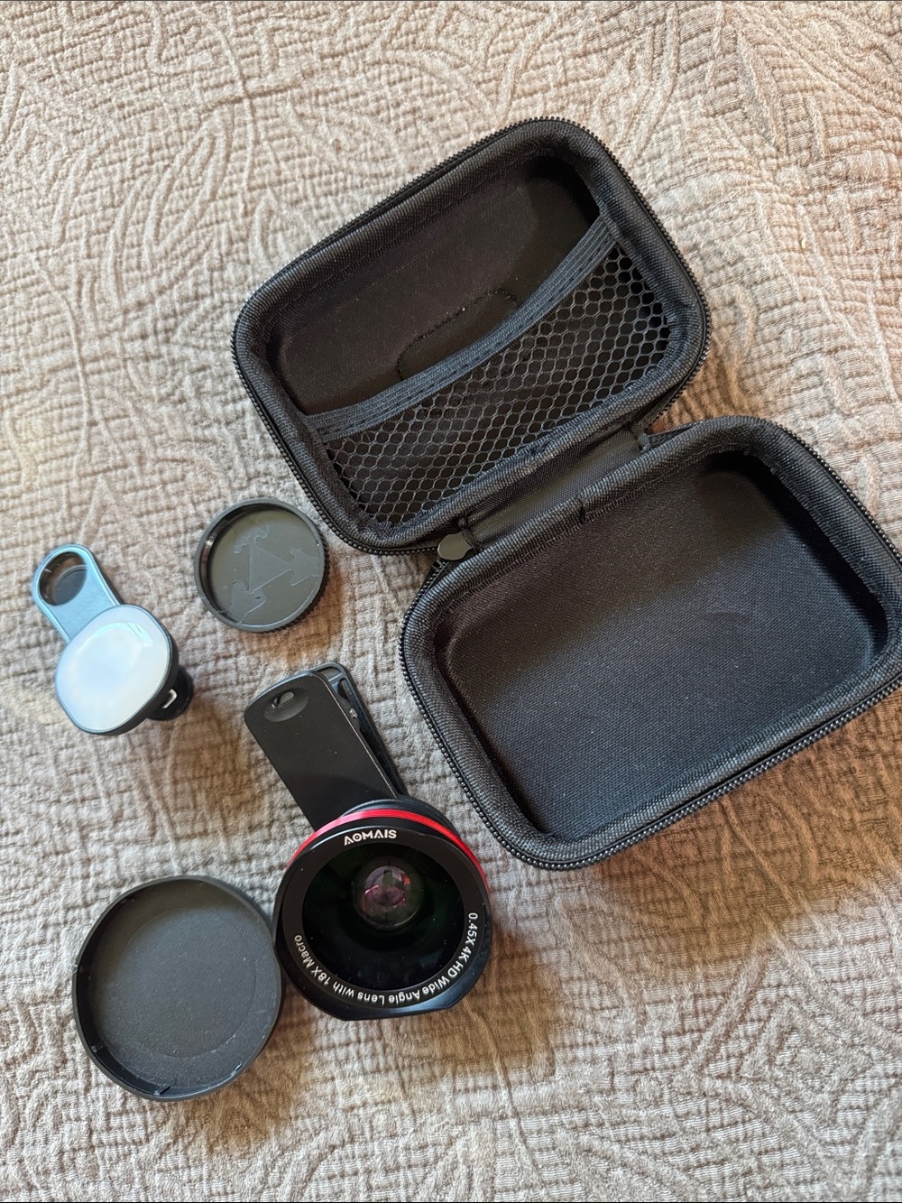 0.4X Wide Angle Smartphone Lens - Black/Red